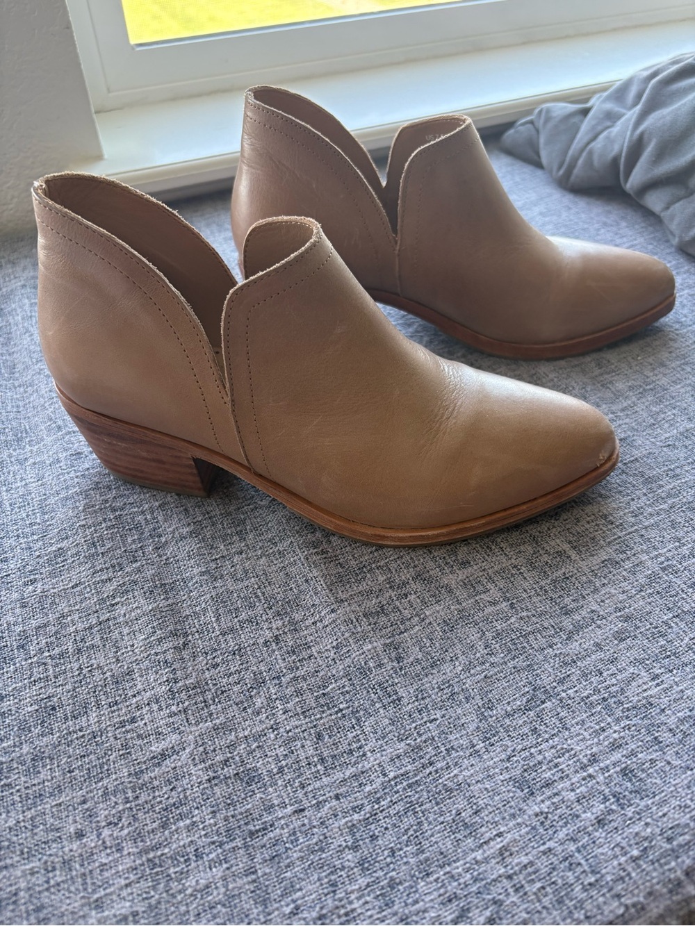 Nisolo Women’s Tan Leather Ankle Booties
